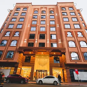 Western Premier M Four فندق
