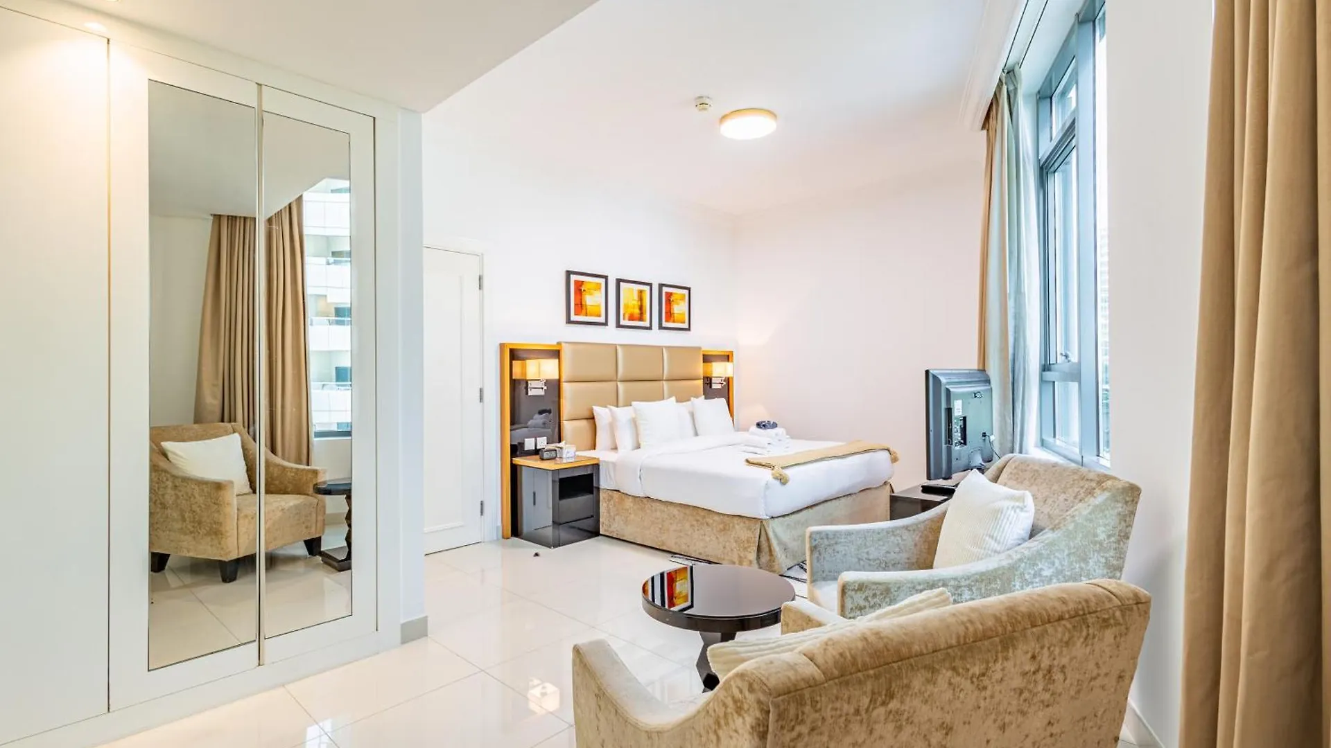 Spacious 1Br - Balcony & Pool View - Capital Bay 迪拜 阿拉伯联合酋长国