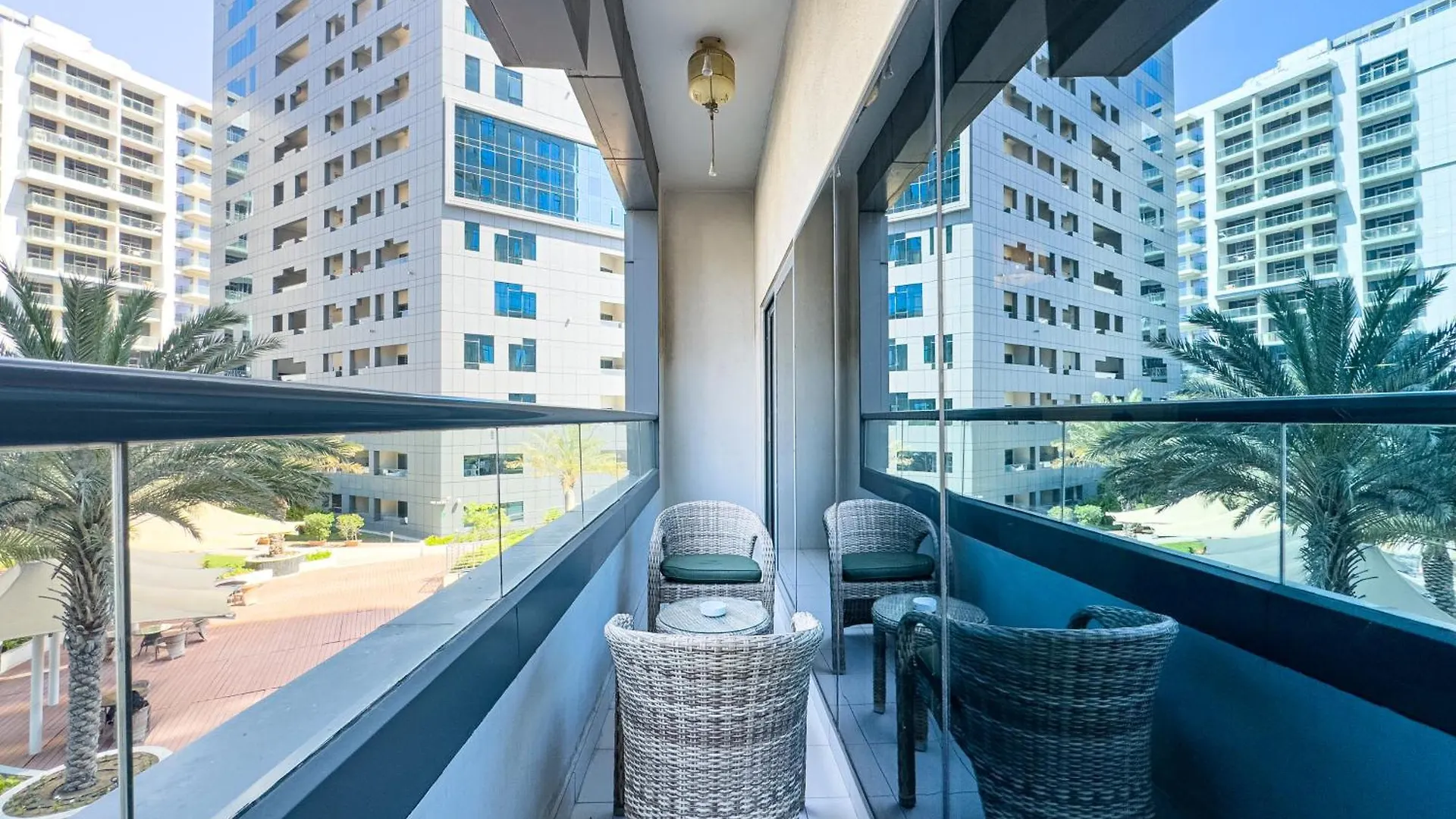 公寓 Spacious 1Br - Balcony & Pool View - Capital Bay 迪拜